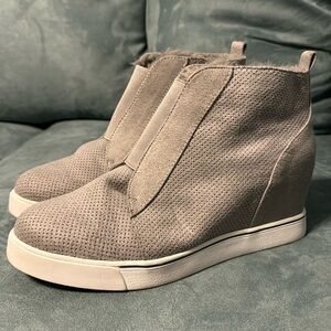 MC-12 Grey Ankle Boots